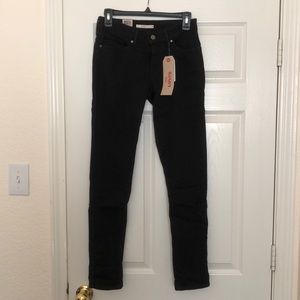 Never worn Levi’s 711 Skinny jeans (28x32)